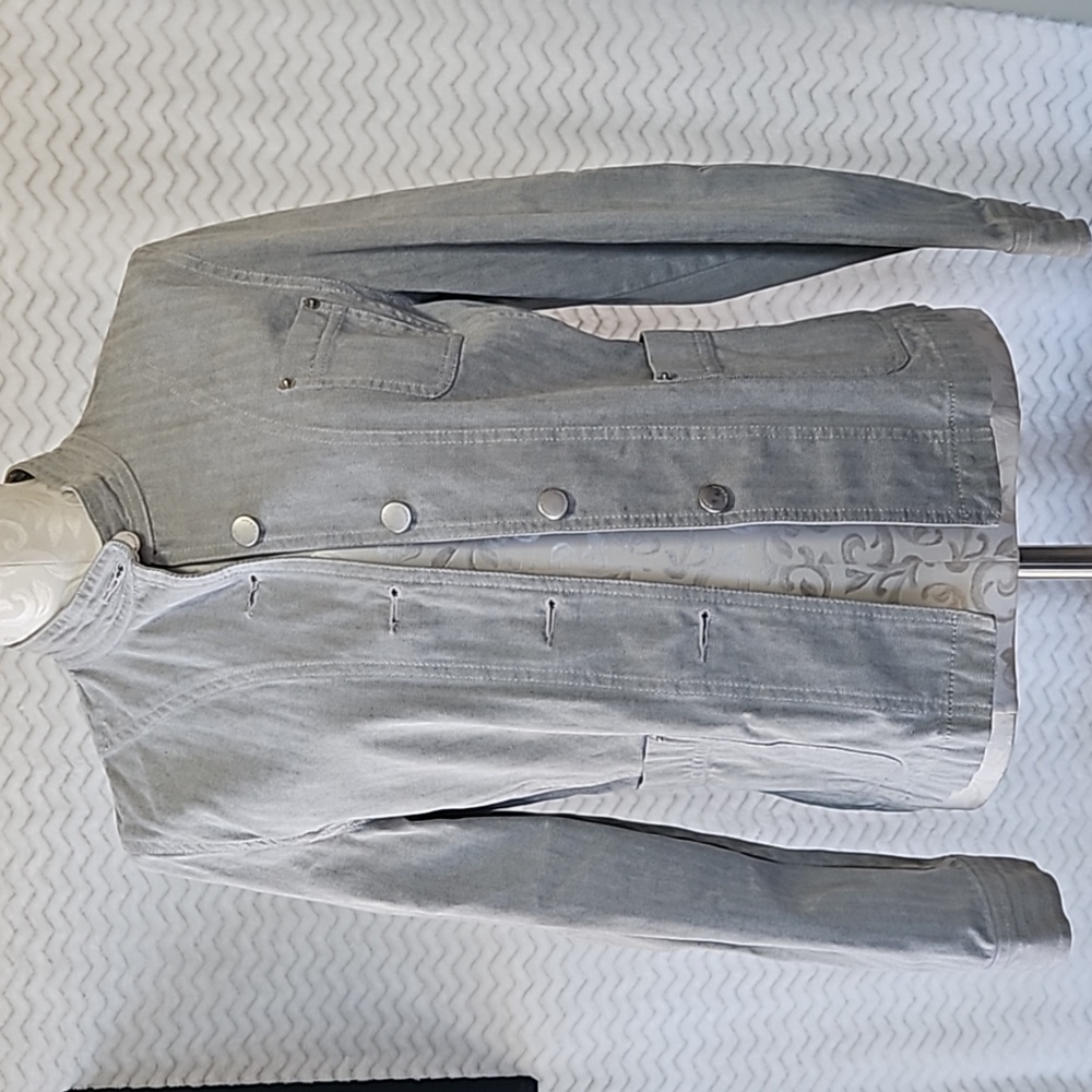 ISAAC MIZRAHI Grey denim jacket.